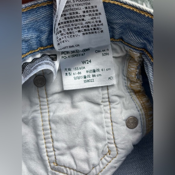 Levi's 501 Women's Light Wash Button Fly High Rise Jean Shorts Raw Hem Size 24 - Picture 7 of 12